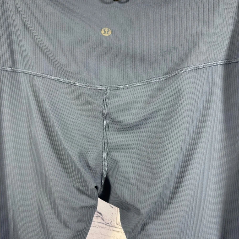 Lululemon Ribbed High-Rise Crop pant in Blue